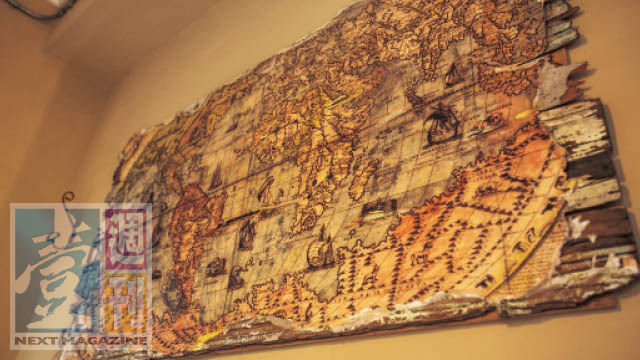 ▲老木板拼湊出世界地圖。