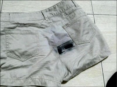 網友po出沾染不明液體的短褲。  （記者黃欣柏翻攝自網路）