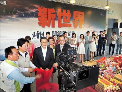 台視偶像劇「新世界」在國立台南藝術大學開鏡。  （記者劉婉君攝）