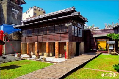 鄰近古蹟台南氣象站的「鶯料理」，為台南市第一個市定紀念建築。（記者蔡文居攝）