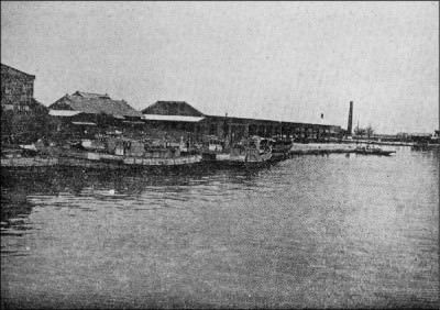 日治時期台南運河魚市場與碼頭。（南市文資協會提供） 