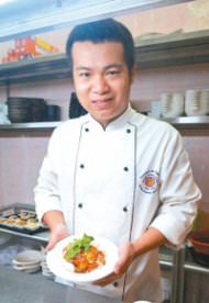 「況味慶」老闆邱欣慶11歲當學徒，29歲拚出4間餐廳。 記者喻文玟／攝影