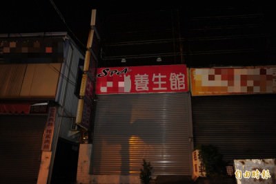 位於台南市北區的SPA按摩店，疑似從事半套性交易，民眾向市府檢舉，不料警方卻回覆，沒有看到違規停車（記者王捷攝）