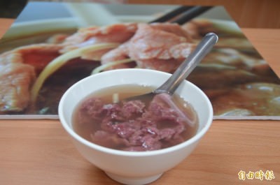 去年台南美食節的清燙牛肉湯。（資料照，記者洪瑞琴攝）