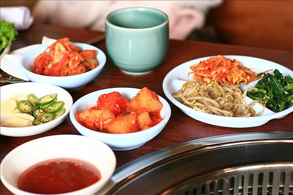 高麗館定食 ：韓式泡菜、漬蘿蔔乾及小菜
