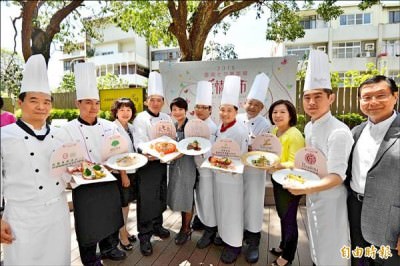 台南市政府今年與台南在地餐飲業者合作，在七夕期間推出台南限定的愛情料理，只有在七夕才吃得到。 （記者王捷攝）