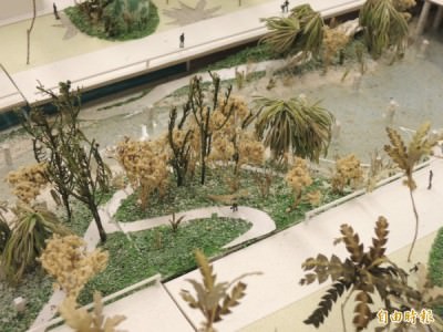 中國城將變身為潟湖，圖為「府城軸帶地景改造國際競圖」評選第一名作品模型。（記者洪瑞琴攝）