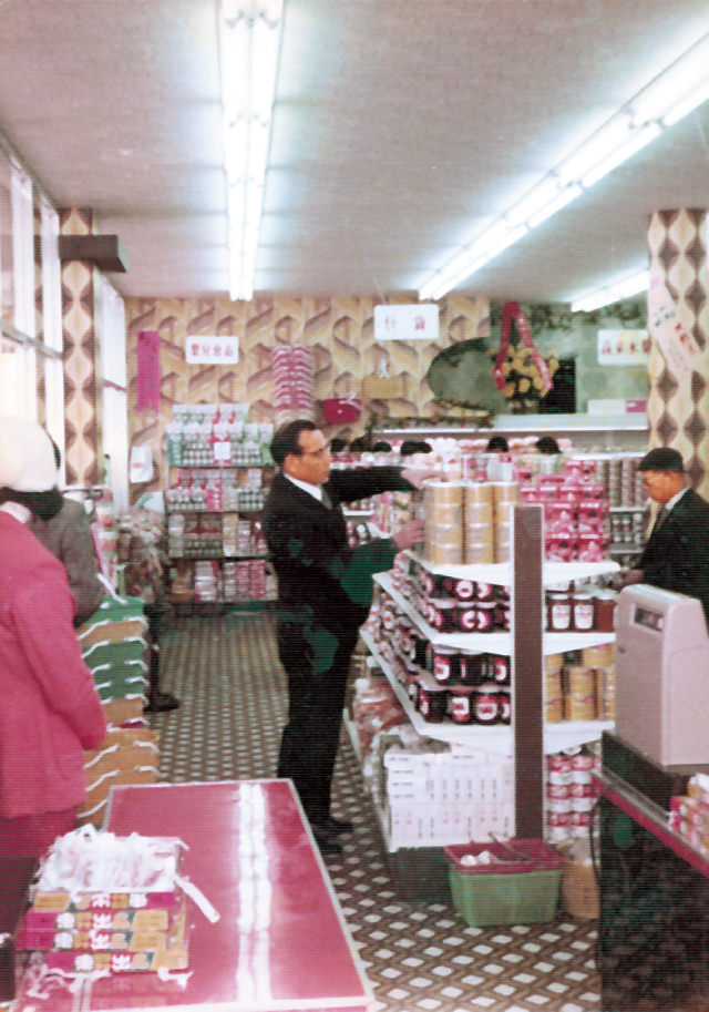 ▲第一代劉錫堃頗具生意頭腦，從吐司賣到舶來罐頭，帶著克林走過約30年的風光歲月。（克林台包提供）