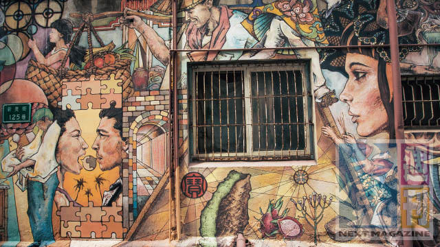 ▲這幅彩繪牆看似西式手筆，塗鴉的是米街的老台南生活。