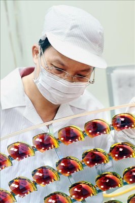生產運動安全眼鏡的華美光學，投資八億進駐樹谷園區。 （南市經發局提供）