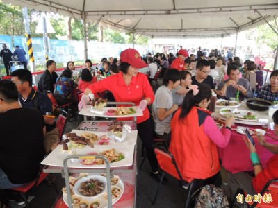 台南美食節推出小吃宴，一次到位，滿足饕客們的味蕾。（記者洪瑞琴攝）