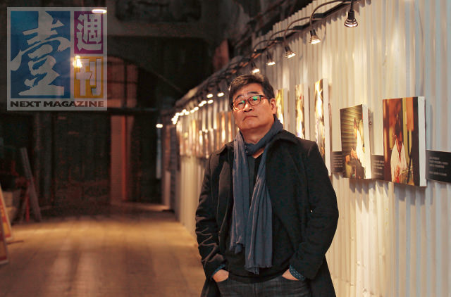 ▲王浩一寫台南小吃很受歡迎，他也很熟悉台南各種老建築，我們約訪的附近是幾近廢棄的台南西市場，他帶我們繞了一圈做了導覽。