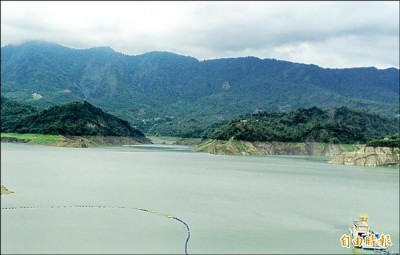 上游降雨豐沛，曾文水庫進帳不少，台南地區的水情燈號由黃轉綠，第一階段限水措施解除。  （記者吳俊鋒攝）
